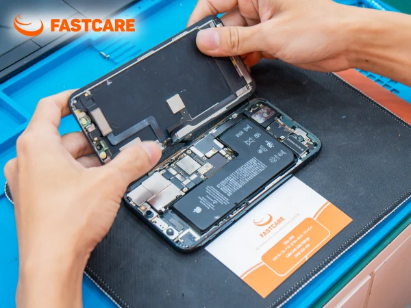 Quy trình thay màn hình iPhone 11 Pro loại UTECK tại FASTCARE