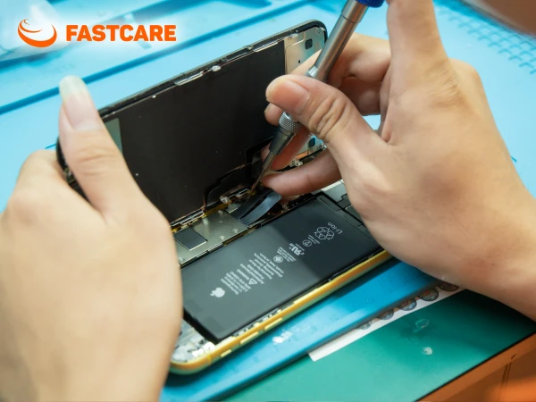 Quy trình thay màn hình iPhone 12 Mini tại FASTCARE