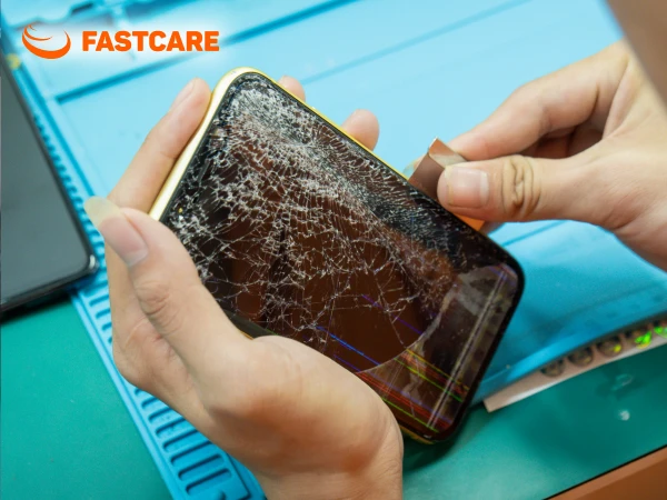 Quy trình thay màn hình iPhone 13 Pro tại FASTCARE