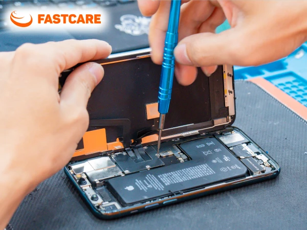 Quy trình thay màn hình iPhone 14 Pro tại FASTCARE
