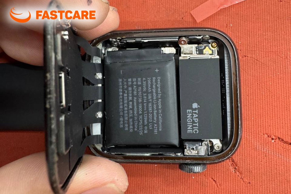 Quy trình thay pin Apple Watch minh bạch tại FASTCARE