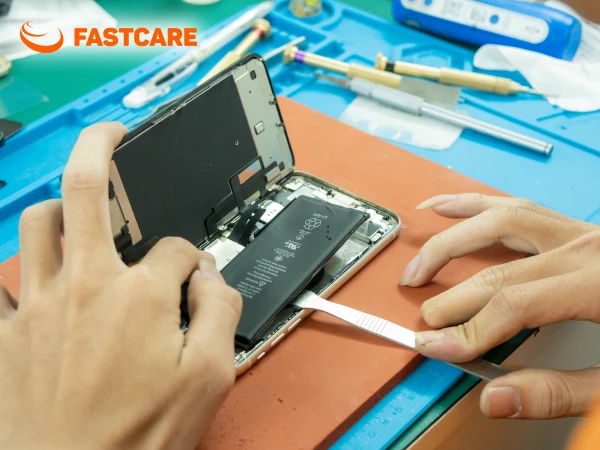 Quy trình thay pin iPhone 11 tại FASTCARE