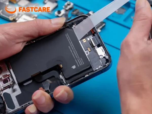 Quy trình thay pin iPhone 14 Pro tại FASTCARE