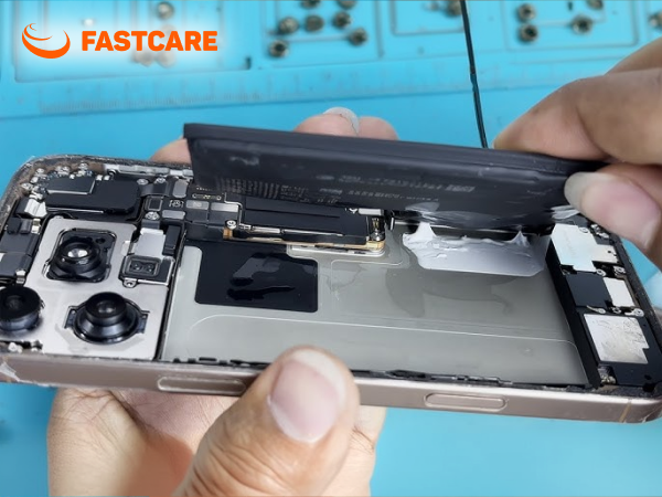 Quy trình thay pin iPhone 16 Pro Max chuyên nghiệp