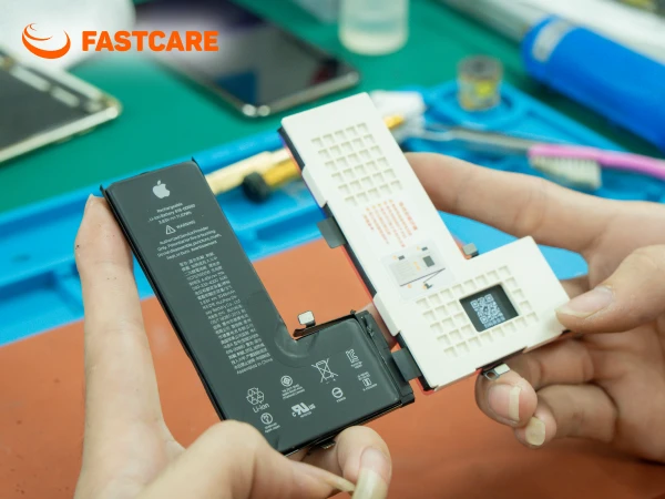 Quy trình thay pin iPhone XR tại FASTCARE