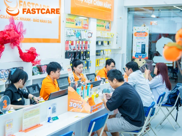 Quy trình thay pin iPhone XS tại FASTCARE