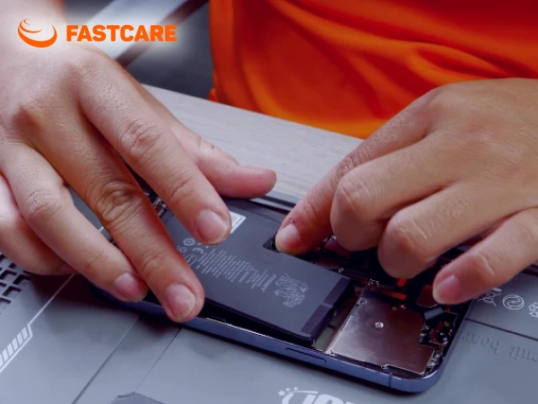 Quy trình thay pin Pisen cao tại FASTCARE