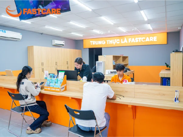 quy-trinh-thay-vo-iphone-12-fastcare.webp