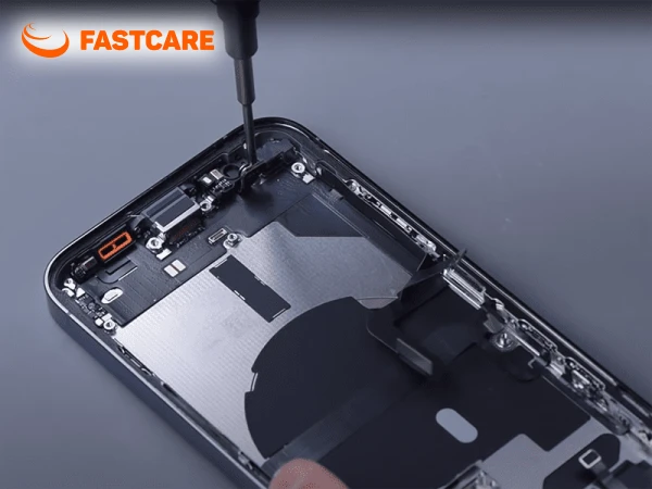 Quy trình thay vỏ iPhone 14 tại FASTCARE