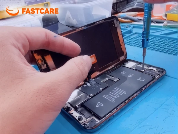 Quy trình thay vỏ iPhone 15 Plus FASTCARE