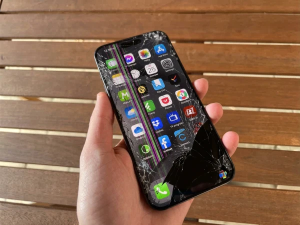 Dấu hiệu cần thay màn hình iPhone 15 Pro Max