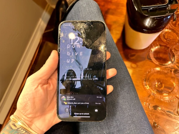 Dấu hiệu cần thay màn hình iPhone 15 Pro
