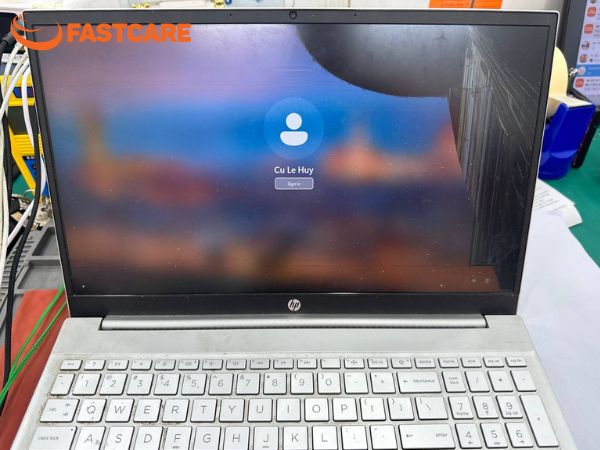 thay-man-hinh-laptop-hp-2026-1.jpg