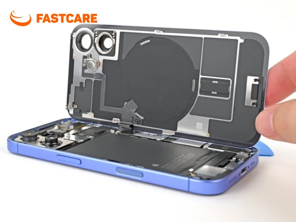 Giải đáp thắc mắc dịch vụ thay pin iPhone 16 tại FASTCARE