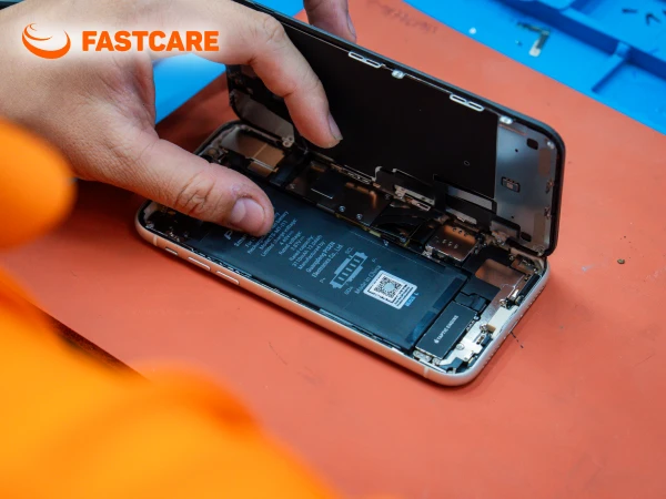 Thay pin iPhone XS tại FASTCARE