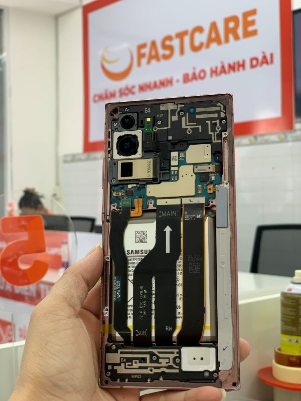 thay-pin-samsung-s20-ultra.jpg