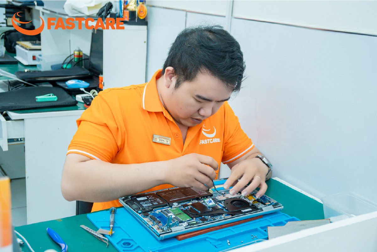Vệ sinh laptop chuyên nghiệp tại FASTCARE