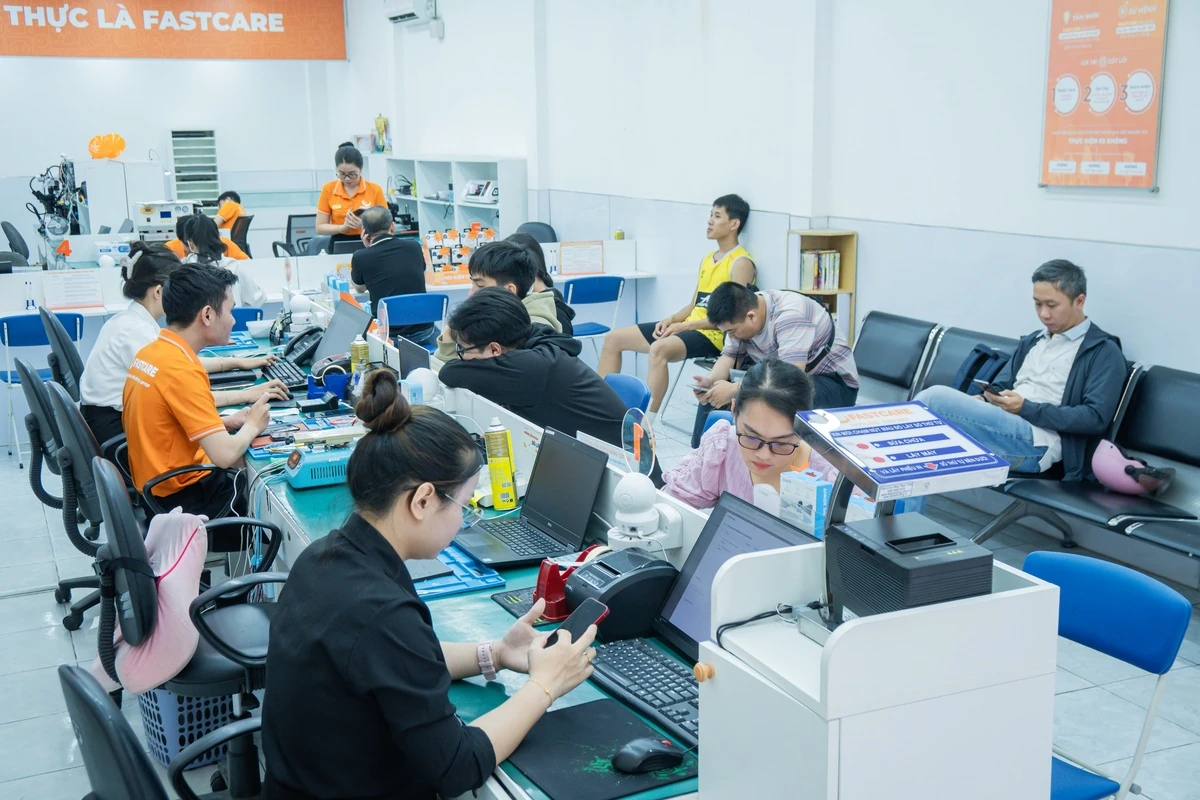 Quy trình thay màn hình laptop Dell Inspiron 7591 tại FASTCARE