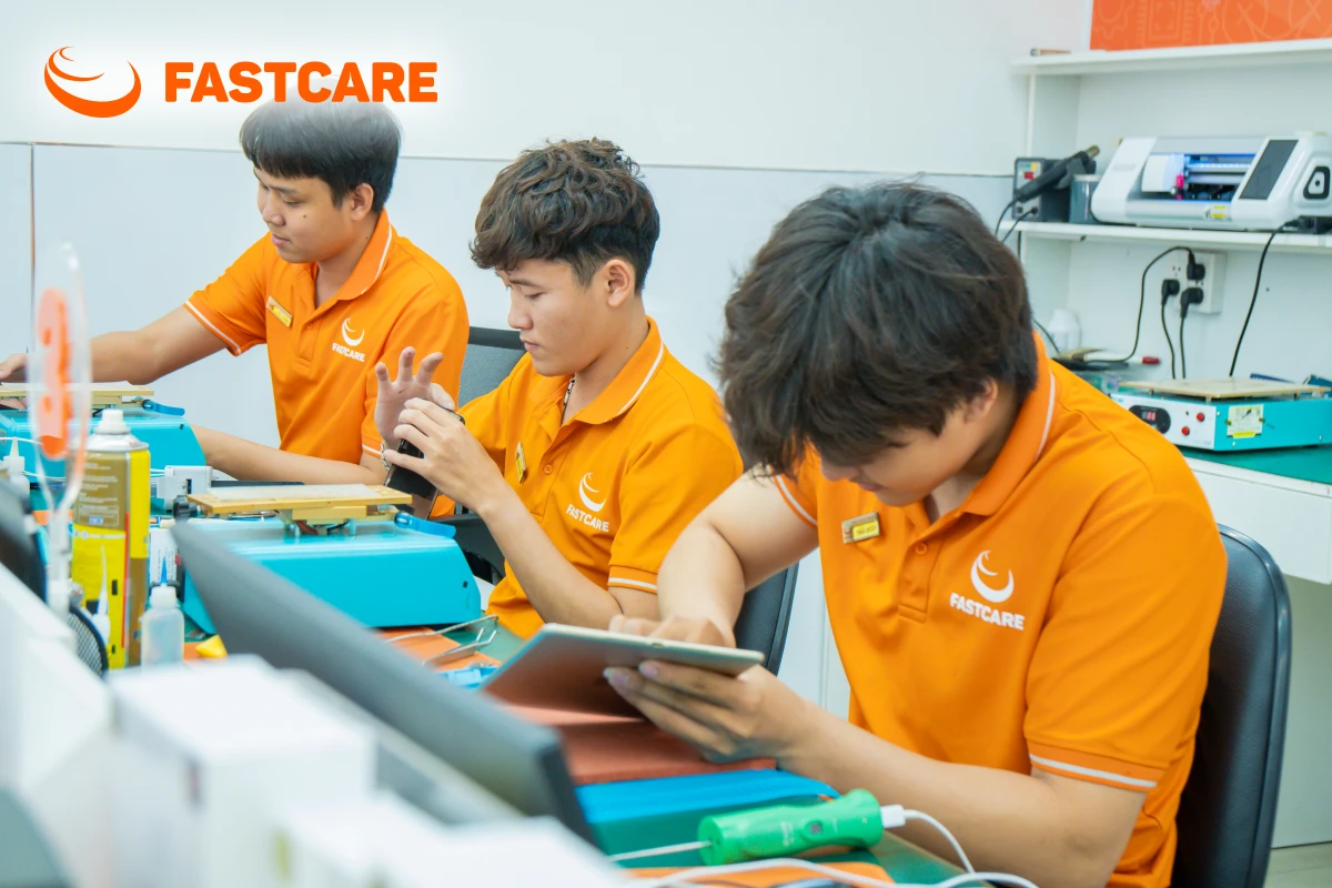 cửa hàng FASTCARE phục vụ sửa điện thoại
