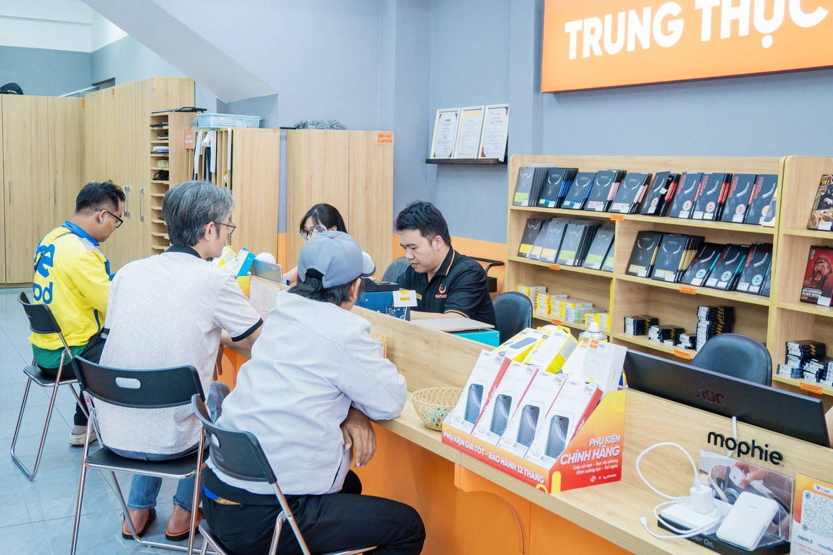 Không gian tư vấn phụ kiện tại FASTCARE