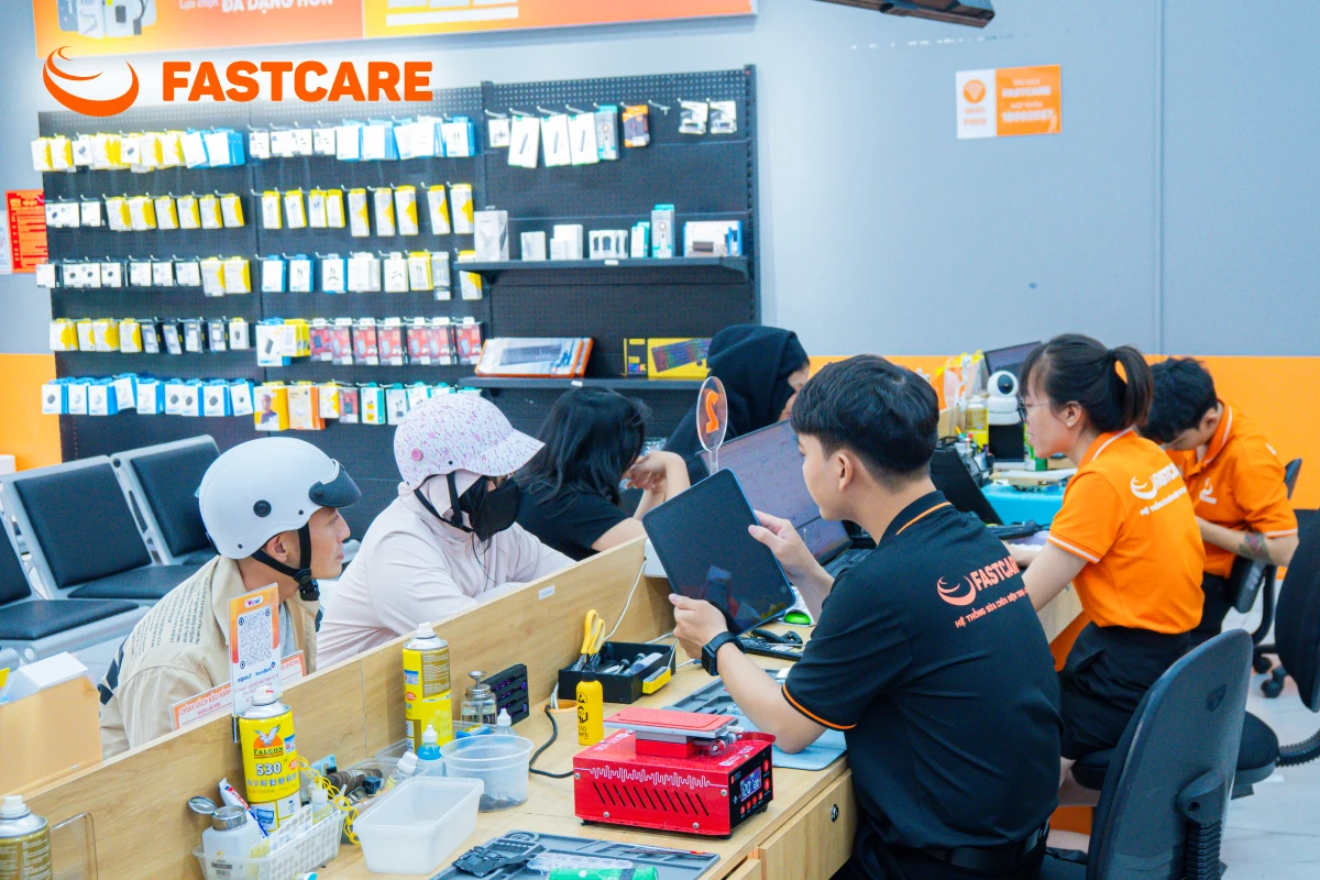 Cửa hàng FASTCARE tiếp nhận điện thoại