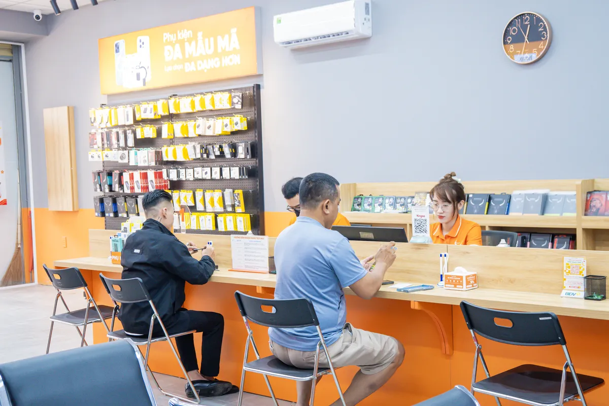 Cường lực Mipow iPhone 15 Pro tại FASTCARE