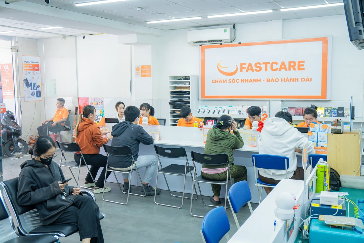 Cửa hàng FASTCARE tiếp nhận kiểm tra và sửa chữa iPhone