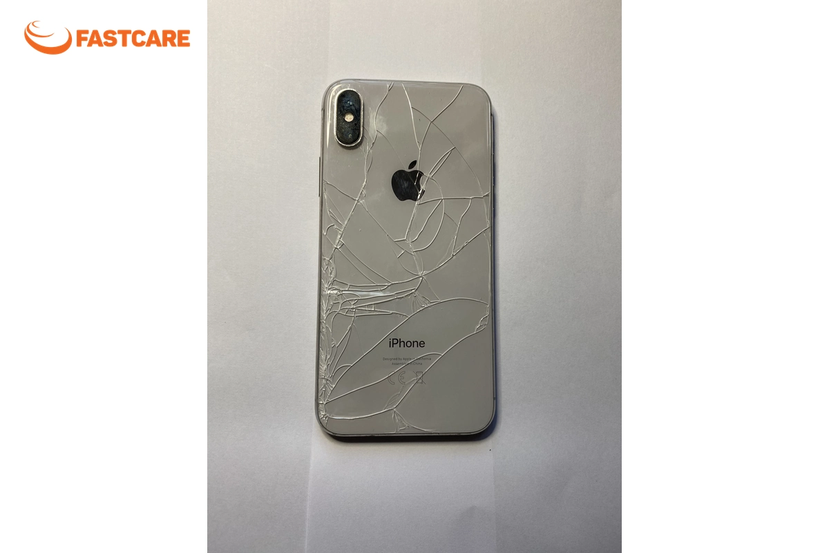 Kính lưng iPhone vỡ và khe hở bên ngoài