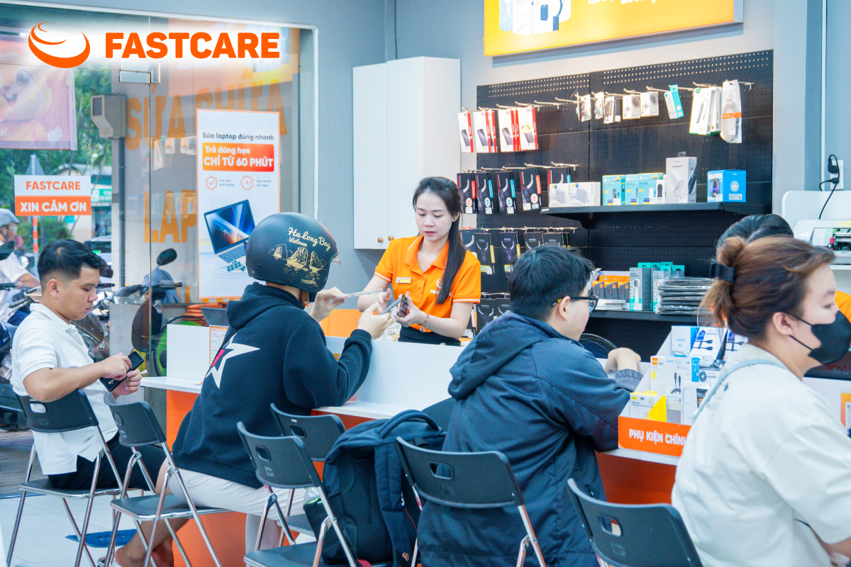 Minh họa kiểm tra iPhone nứt mặt lưng tại FASTCARE