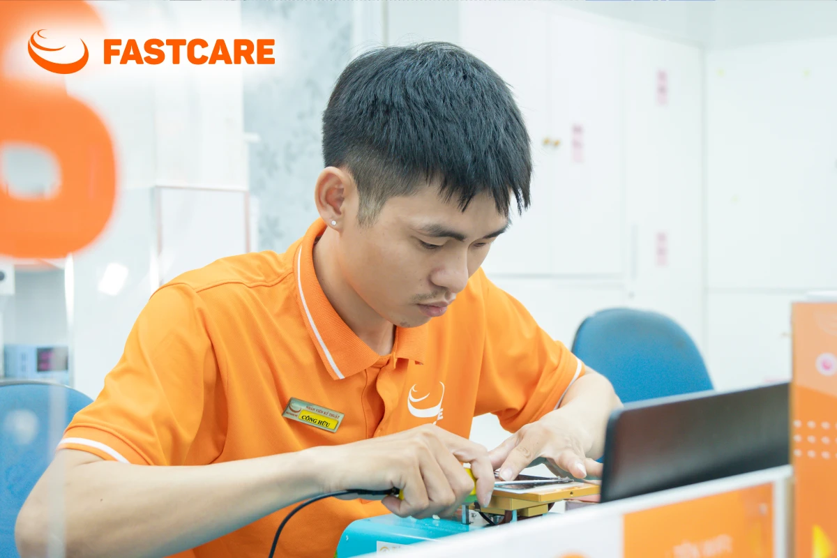 Kiểm tra sự cố điện thoại trên bàn sửa